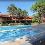 Flat In A Poolside Residence-beahost דירה *