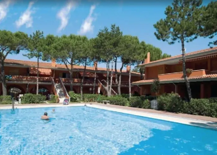 Flat In A Poolside Residence-beahost Apartmán *