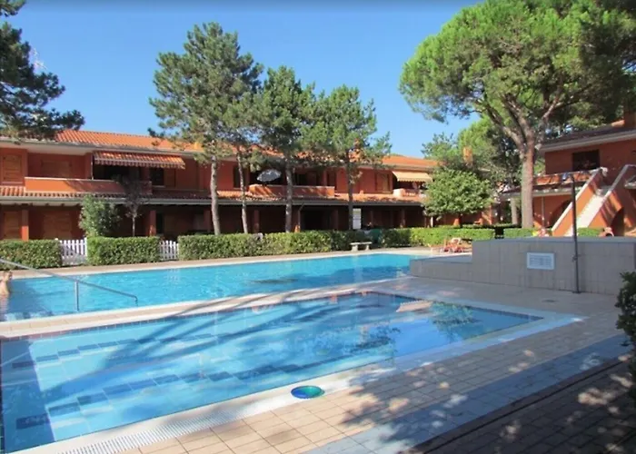 Flat In A Poolside Residence-beahost Apartmán *